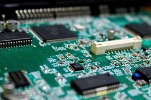 How to improve signal integrity in PCB routing?