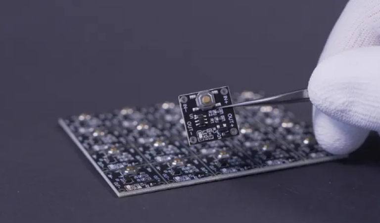 Multilayer rigid-flex PCB for Bluetooth earphones
